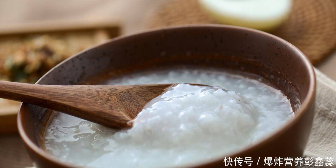 糖尿病患者吃小米粥血糖会升高吗(糖尿病患者喝大米粥容易升血糖，如果加入青菜的白粥，能不能喝？)
