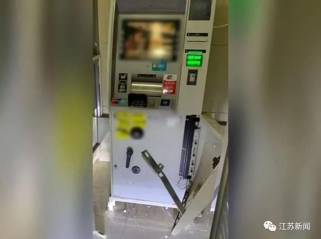  小区|男子费力撬开ATM机，打开瞬间傻眼：里面竟是…哈哈哈
