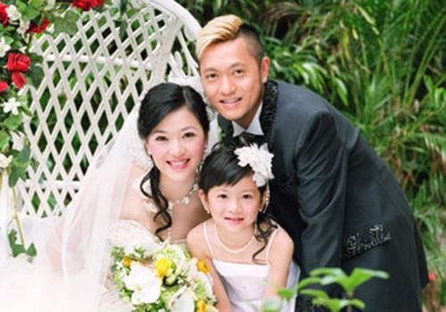  失明|知名歌手被灯光灼伤，眼角膜变绿色短暂失明，事隔多年仍心有余悸