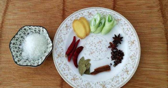 做法|想吃红烧肉不用下饭店,配方和做法详细告诉你,香而不腻,超下饭