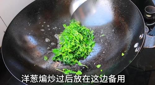 鲜香|大厨将鲳鳊鱼搭配这种野菜一起烧，鲜香滑嫩，营养又开胃