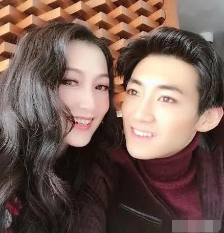  玻璃|曾经绝美容貌遭人嫉妒险被玻璃渣子毁容，如今却自行整成网红脸？