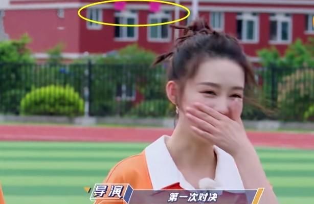  加油|跑男史上“最受宠”男嘉宾，粉丝拉横幅为他加油，谁注意上面写的字？