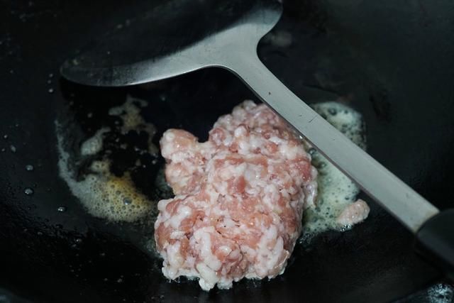 土豆含|土豆做成了土豆饼，土豆味道很鲜香，特别下饭，孩子们都抢着吃