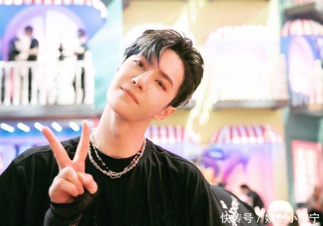 王一博|王一博成街舞最大卖点,热搜独占半边天,不愧是顶流贡献值