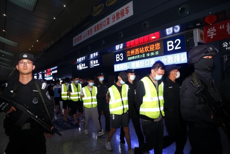 犯罪|兰州警方破获一特大电信网络诈骗案,抓获犯罪嫌疑人137人