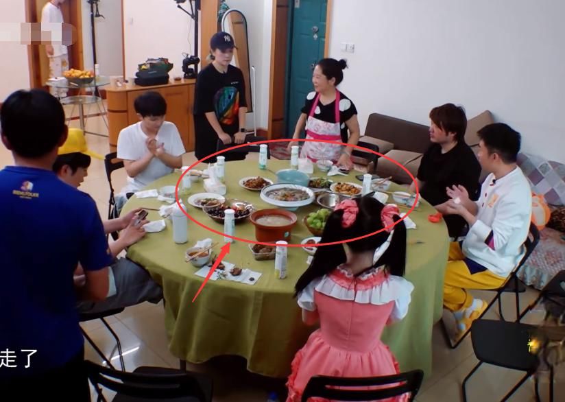  好吃|杨迪妈做的饭菜，鞠婧祎说好吃，离开时谁注意剩了多少？饭量真实