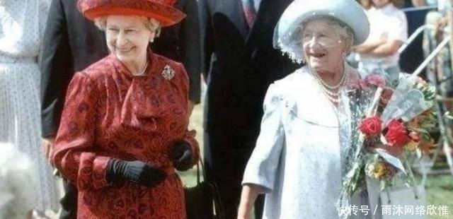 英国女王|英国女王撒起娇来是什么模样？看看当年她与王太后的合照就知道了
