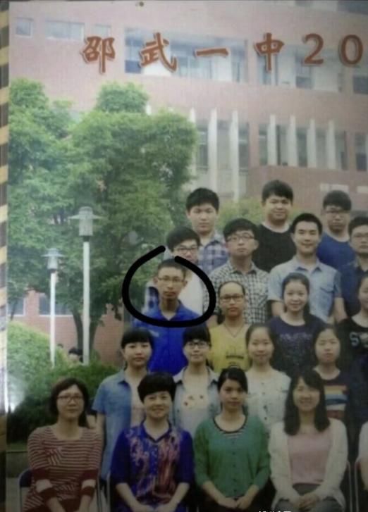 王者|王者荣耀：梦泪18岁时颜值有多高？看到梦泪的高中毕业照，变化有点大