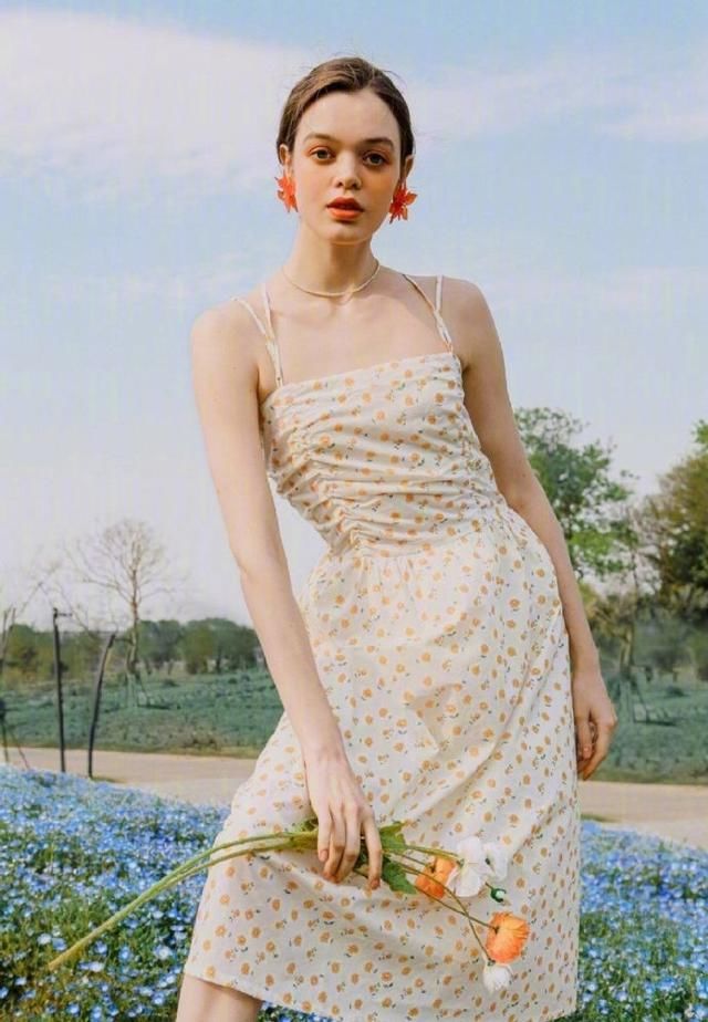 值得|缤纷色彩的连衣裙精致大方，值得收藏，轻松化身夏日清甜汽水女孩