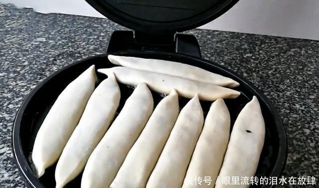 香味|分享一道菜卷的做法,上锅煎一煎,鲜香味美,上桌全家都爱吃