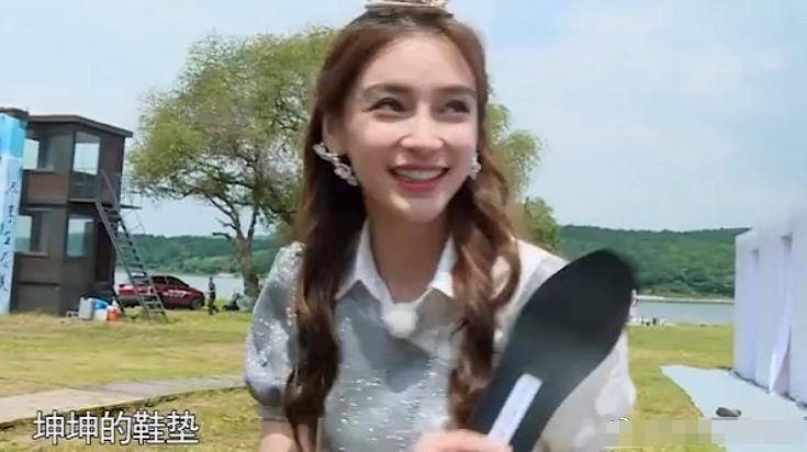  Baby|Baby偷走蔡徐坤鞋垫，谁注意鞋垫厚度了？真实身高一目了然