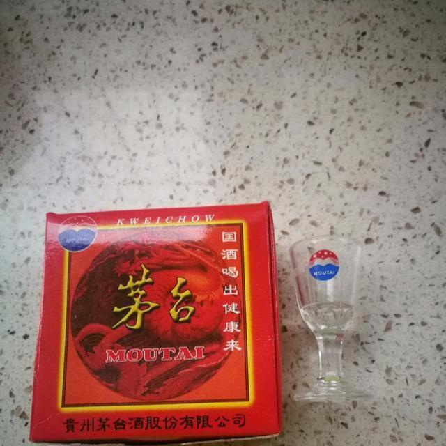 作用|茅台酒自带2个小酒杯,作用不是一般的大,如果只用来饮酒就错了