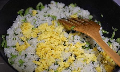  清清爽爽|10分钟炒饭，调味只要1勺盐，清清爽爽，夏天吃正好