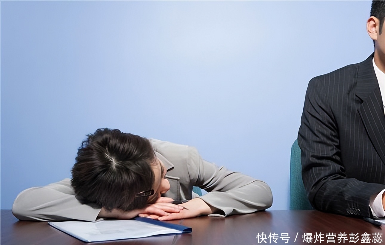 为什么总觉得饿是怎么回事(为什么总觉得饿是怎么回事？背后很可能与这2种原因有关，别小看)