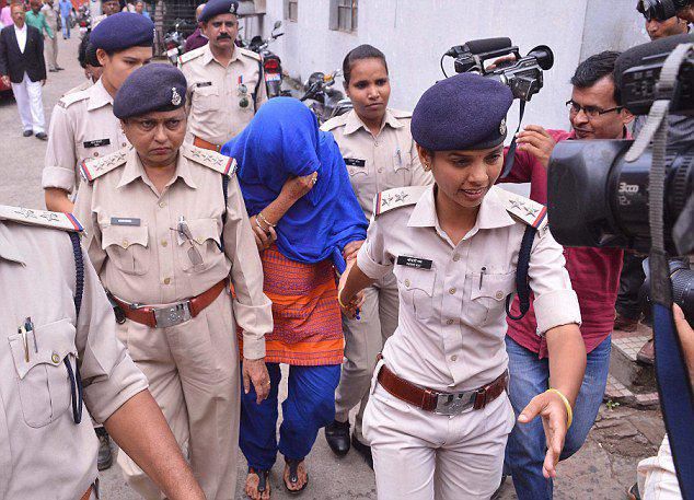  卡鲁纳卡尔|女子婚后交往两名男友致5岁女儿被害，丈夫得知后绝望自杀