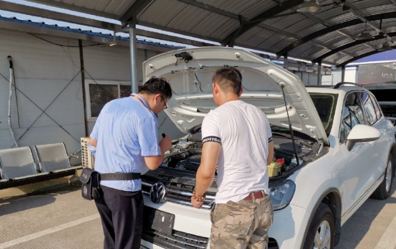 忙碌|高温下的文明交通:汗水换平安,忙碌保畅通