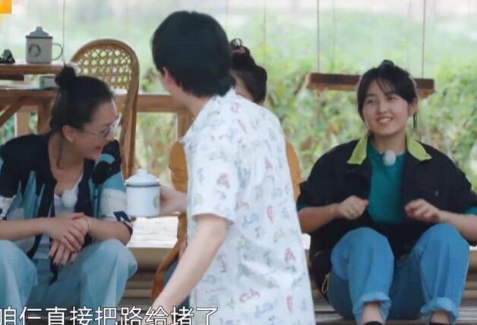 张子枫|《向往4》做饭曝造假后,张子枫起床照也露馅网友装不出来
