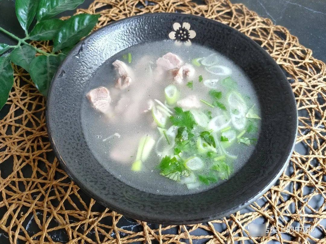 做法|炖羊肉汤，最忌加两味调料，教你正确做法，汤白味鲜无膻味