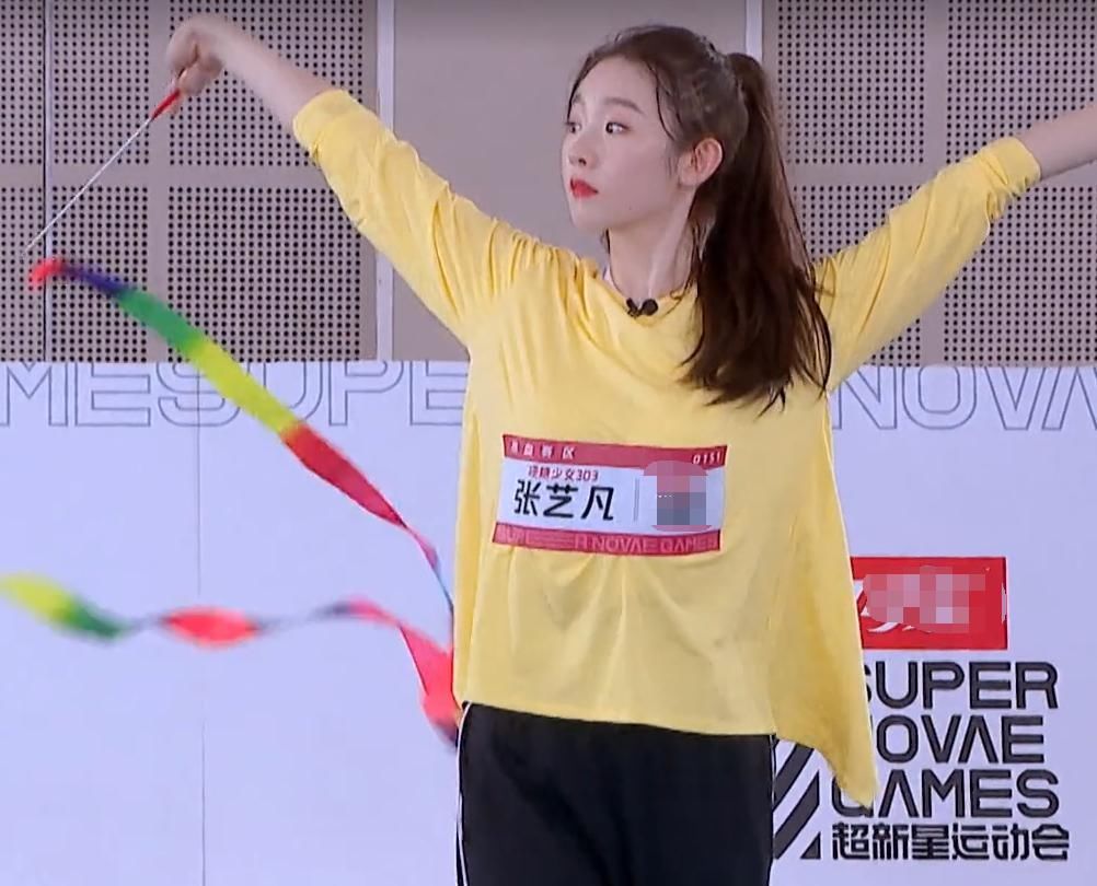  厉害|刘些宁、张艺凡同框有猫腻，被摄像师“戳穿”后一起撒娇，厉害了