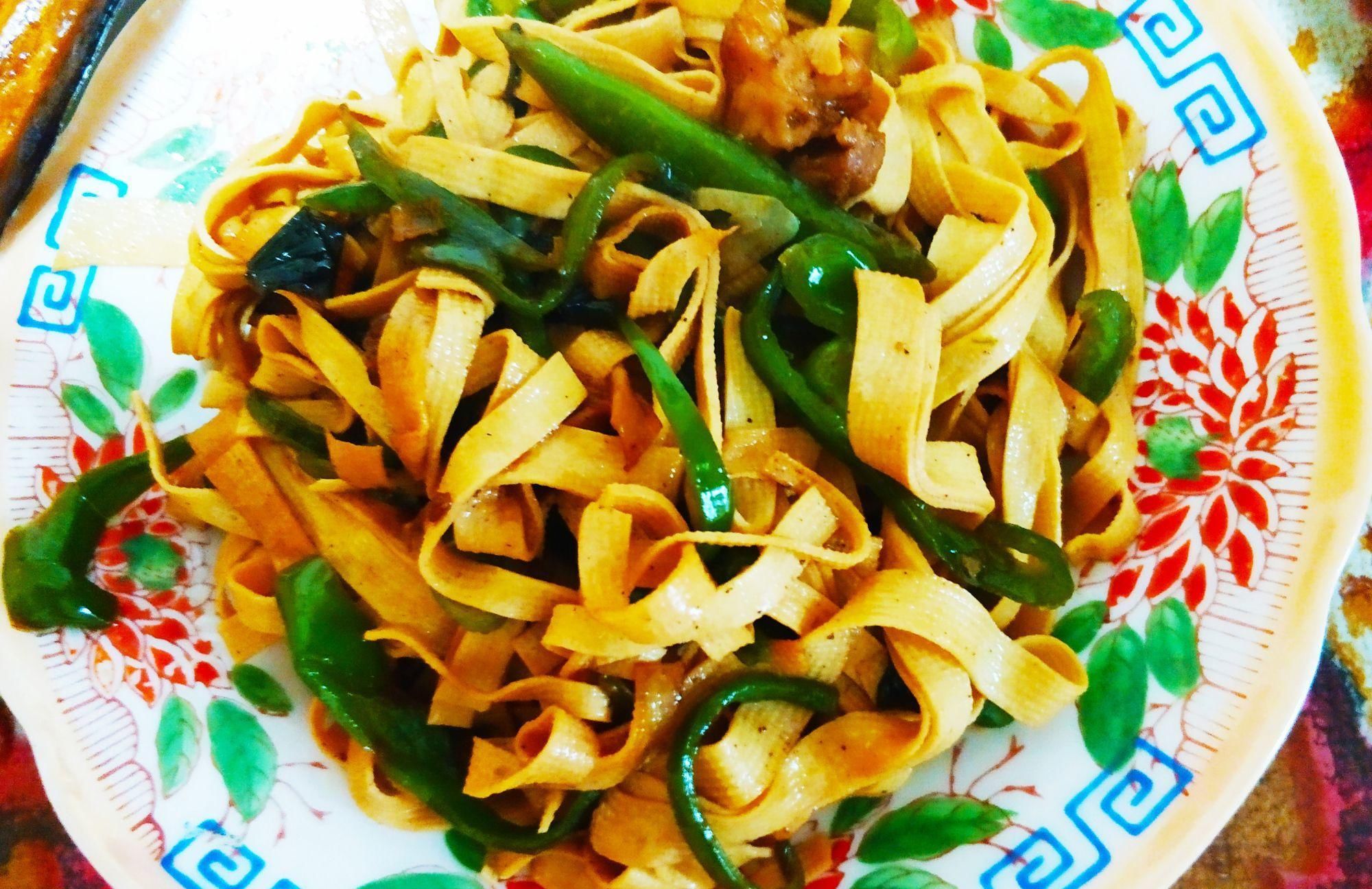  豆腐|美味的尖椒炒干豆腐，简单好做还好吃，你也做做看