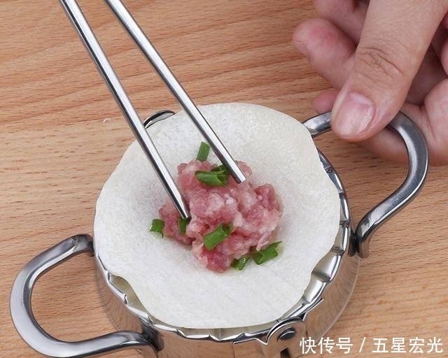  尽量|如果你喜欢在家包饺子，厨房里应该尽量配备这些小厨具，让饺子包得又快又好吃