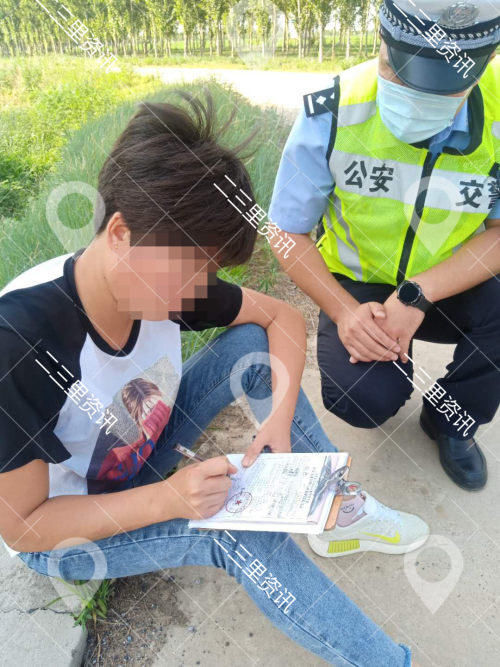  昌图|昌图女子无证驾驶接娃路上险翻车，如此母爱要不得