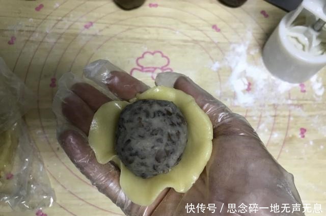 制作|不用枧水,自己在家也能做出月饼,不加任何添加剂,比买的好吃