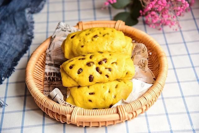 季节|8月,南瓜的季节,好吃又实惠,加入红豆一卷一蒸,超美味