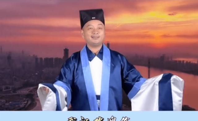 大师|直播新手、人口学者，“出圈大师”梁建章