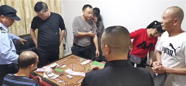 依法行政拘|半夜“推筒子”聚众赌博，荆门东宝警方一窝端