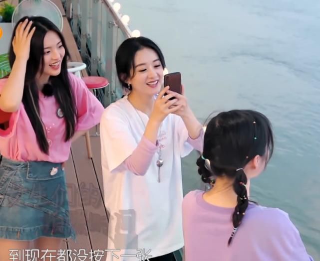 李浩菲|杨超越给李浩菲起外号，当着大家的面喊浩菲，赵丽颖听到笑出声