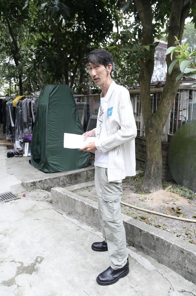 街道|60岁车保罗转行做街道监督，自曝诚信差毁前途，靠与妻子扶持至今