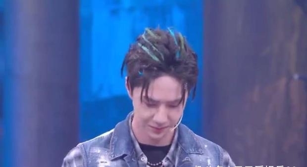  次在街舞|王一博《街舞》现场“撒谎”，自曝不用自己表情包，否认发给肖战