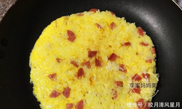  争先恐后|剩饭，除了鸡蛋炒饭，你也可以这样做，一桌孩子争先恐后地吃