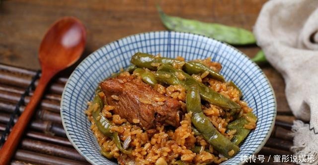  开锅|大热天就用电饭煲做懒人饭，一开锅香气扑鼻，简单省事好吃极了