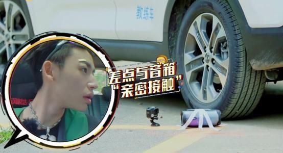 副驾驶的位|小鬼为保护心爱的音响,坐副驾“干扰”武艺,网友:能不能成熟点