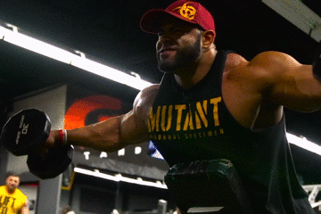  三角肌|别把窄肩怪在基因上，高手靠这些方法把它练宽！