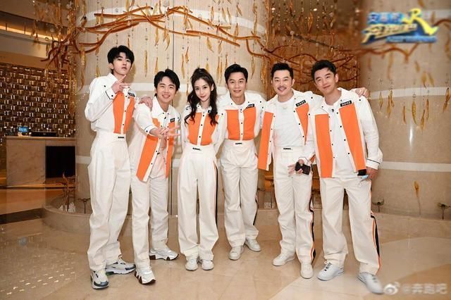  牛仔|又一对非官方认证CP蔡徐坤baby同框“奔跑吧”，俊男美女超养眼