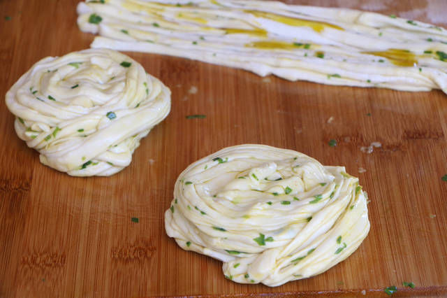 发面|夏天就馋这个饼,不发面不烫面,柔软层次多,外面要10块一斤