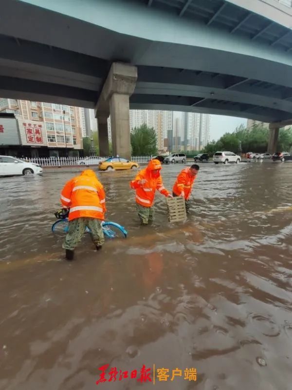 哈尔滨|暴雨过后的哈尔滨丨顷刻间街巷变成一片“海”……