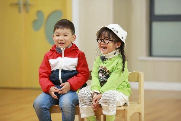 老师|金靖第一次化身幼儿园老师,为萌娃实现心愿被暖哭!