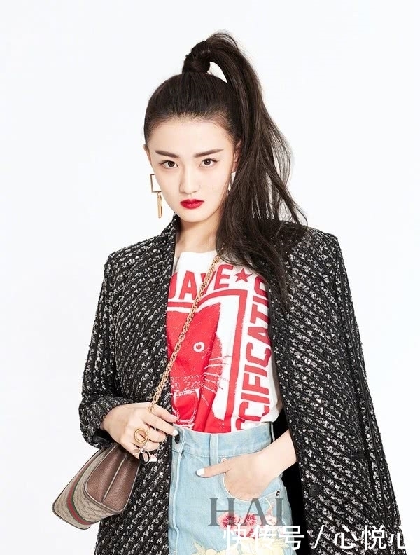 短裤|徐璐的短裤已经够短了，还非要卷起一层又一层，网友：腿真细！