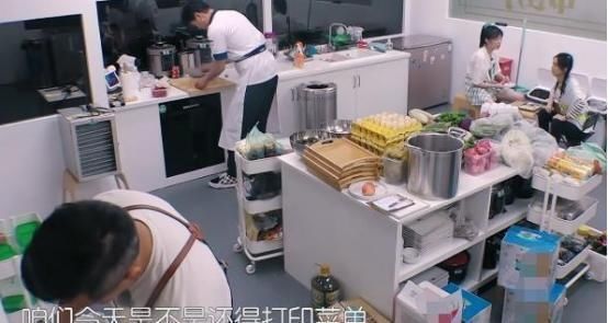  赵丽颖|《中餐厅4》首播就把人看得无语，林大厨膨胀，赵丽颖被气哭！