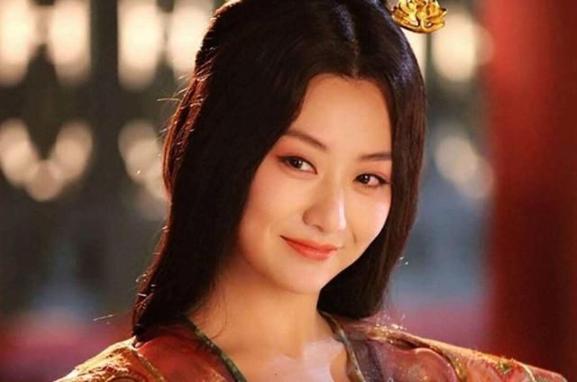  英皇娱乐|英皇都捧不红的白冰，又何尝不是因为自己“作”？