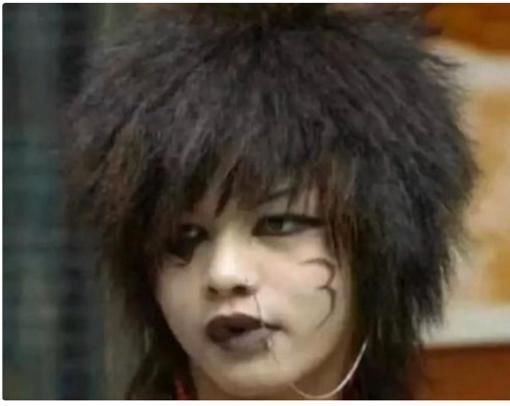  如今|他是11岁的“非主流”创始人，带着妻儿开设理发店，如今怎么样？