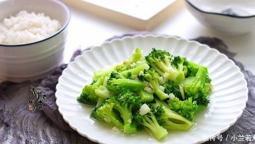 好吃|炒西兰花时,很多人都少了一步,难怪炒的不好看又不好吃