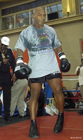  从福尔曼|泰森状态不好？福尔曼质疑：腿脚有毛病，可能会头晕摔倒