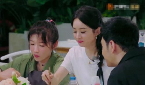  薛之谦|《中餐厅》赵丽颖扒拉菜被骂，其实薛之谦早有嘲讽？网友：不早说！