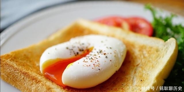 荷包蛋|水煮荷包蛋,总有白沫还会散?只要在水中加点这,个个圆嫩不散花